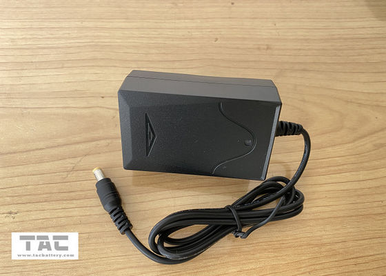 colore portatile L78x W30x H42mm del nero dei caricabatterie 12.6V 2A
